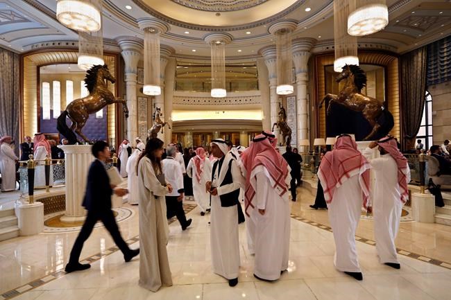 Saudi Arabia eases restrictions on women taking hotel rooms | iNFOnews.ca