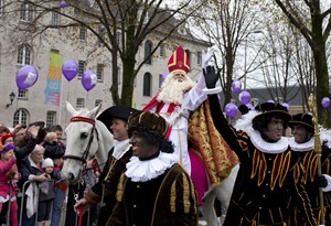 Dutch court: Black Pete figure is offensive, Amsterdam must rethink its Christmas celebration | iNFOnews.ca CP29001156