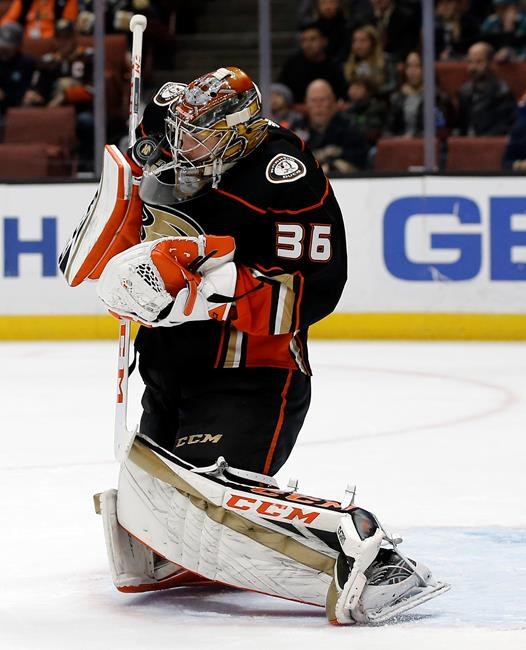 Reilly's OT goal lifts Maple Leafs over Ducks 2-1 | iNFOnews.ca