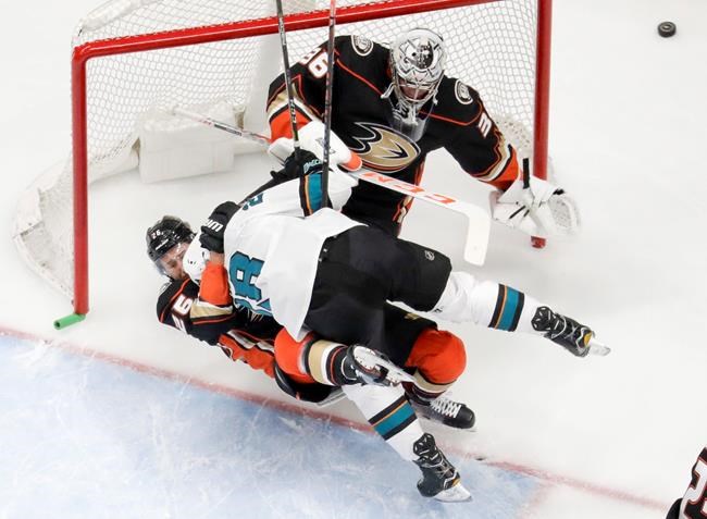 Kane scores 2 goals in playoff debut, Sharks top Ducks 3-0 | iNFOnews.ca