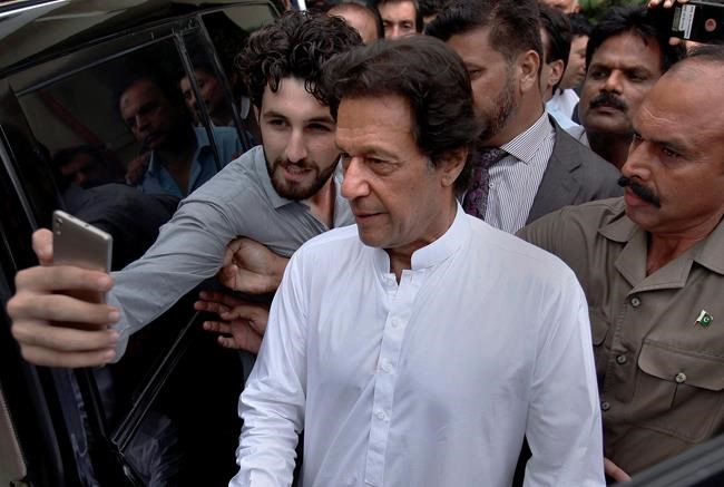 Pakistan's Imran Khan faces probe by anti-graft bureau | iNFOnews.ca