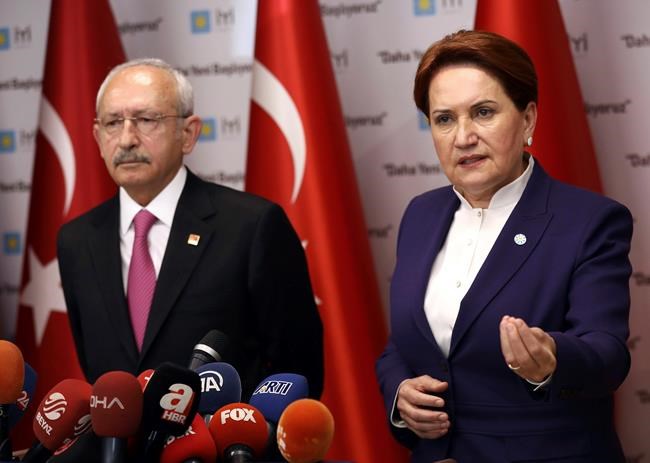 Protesters punch Turkish opposition leader at funeral | iNFOnews.ca