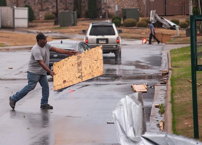 Tornado tears through Arkansas college town, with 6 hurt | iNFOnews.ca
