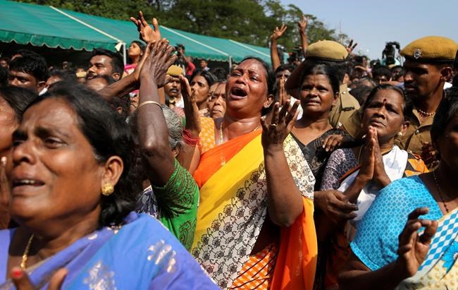 Thousands mourn beloved leader Jayalalithaa in south India | iNFOnews.ca Thousands mourn beloved leader Jayalalithaa in south India | iNFOnews.ca
