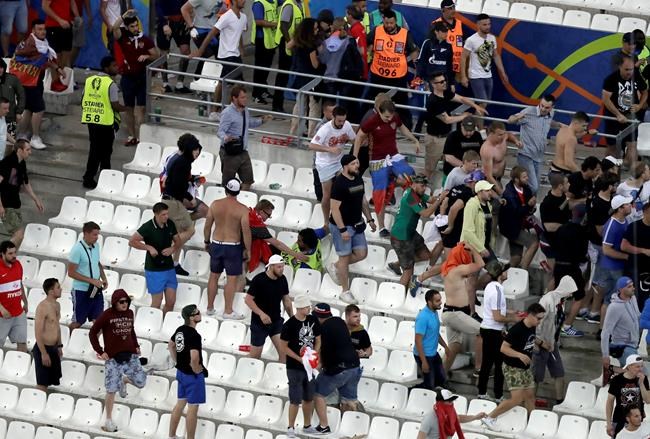 Violence mars England's 1-1 draw with Russia at Euro 2016 | iNFOnews.ca