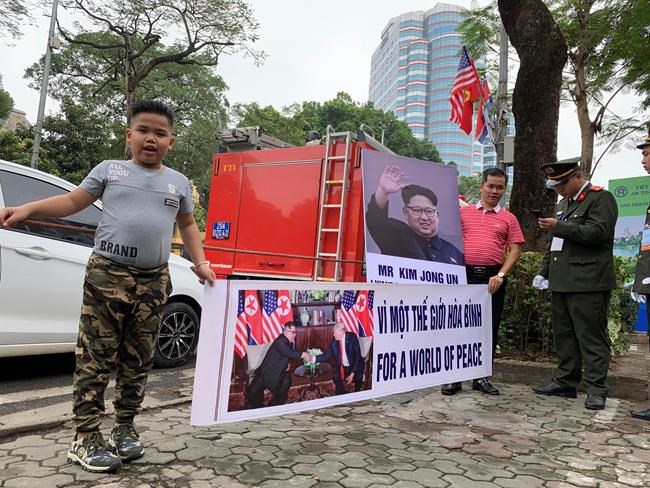 Trump, Kim share smiles, dinner before nuke talks | iNFOnews.ca