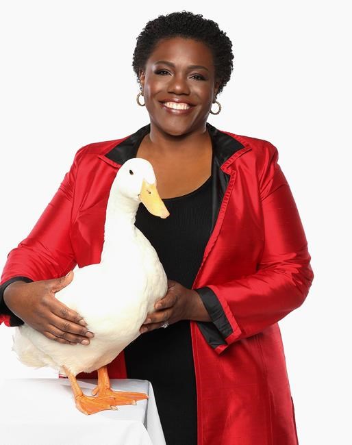 Black, female insurance exec on quest to mentor teen girls | iNFOnews.ca