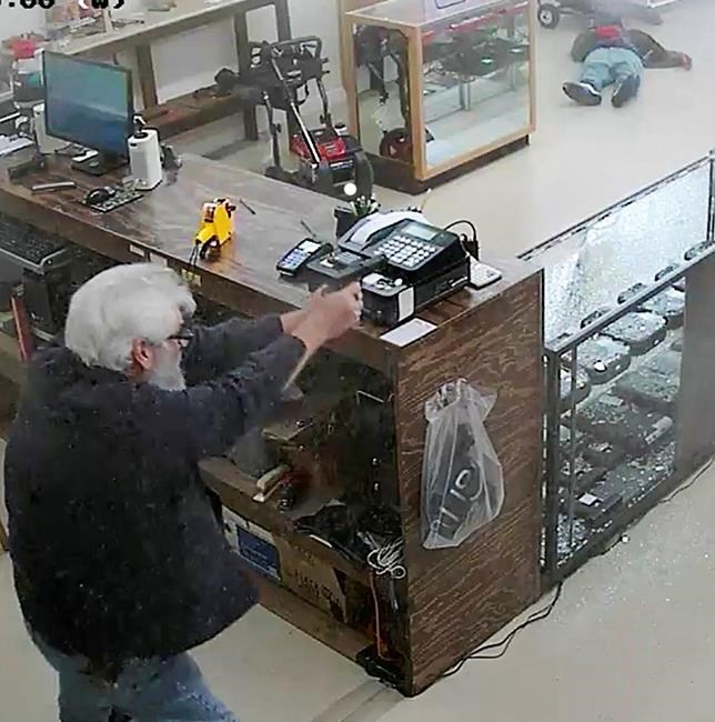 Georgia gun store owner shoots, kills armed robbery suspect | iNFOnews.ca