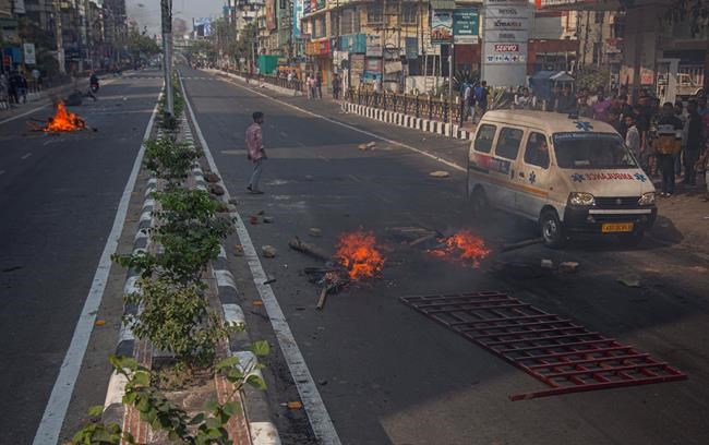 Police kill 2 protesters defying curfew in Indian state | iNFOnews.ca