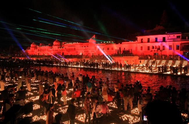 Indian holy city lights record number of oil lamps | iNFOnews.ca