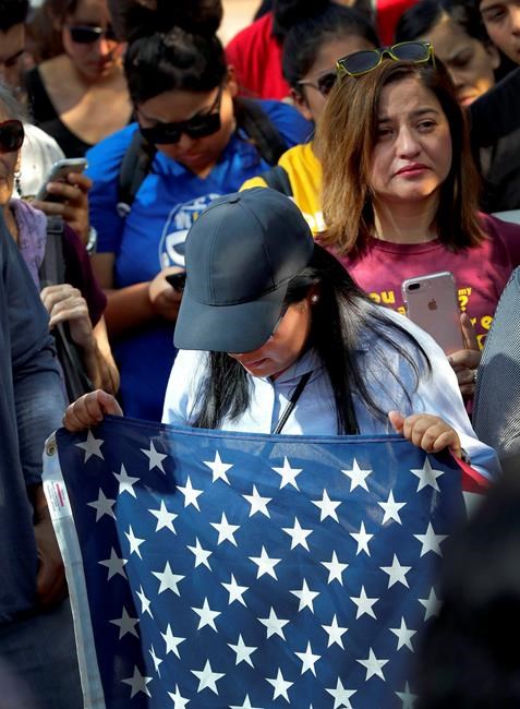 Young immigrants vow to fight Trump's halt of program | iNFOnews.ca