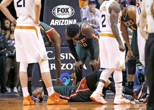 Bucks rookie Jabari Parker out for season after tearing ACL in left knee | iNFOnews.ca CP31145027