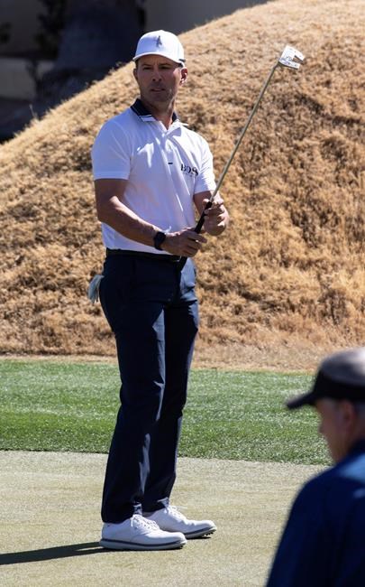 Weir leads by 2 at Cologuard Classic, Mickelson 9 back | iNFOnews.ca