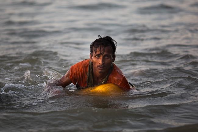 Rohingya desperate to flee Myanmar are turning to swimming | iNFOnews.ca Rohingya desperate to flee Myanmar are turning to swimming | iNFOnews.ca