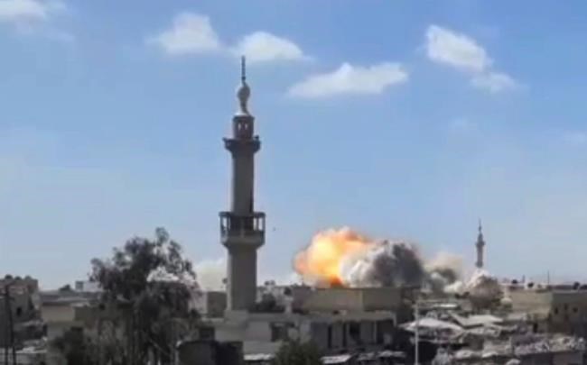 Syrian troops cut major roads in suburbs of Damascus | iNFOnews.ca