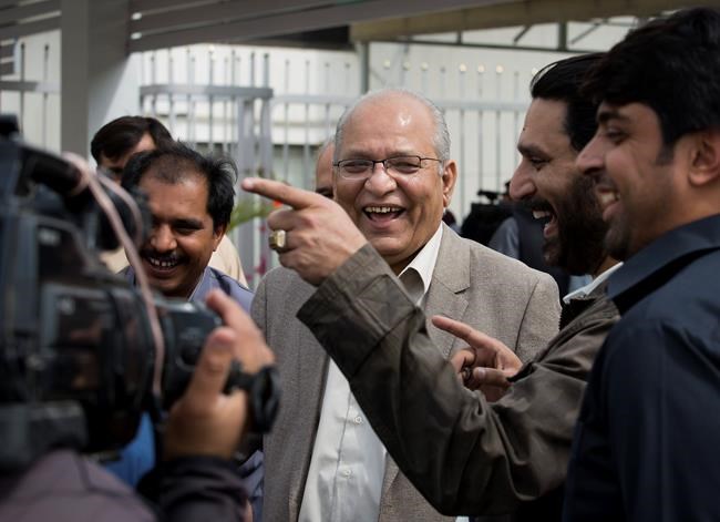 Pakistani swears in new senators, including Hindu woman | iNFOnews.ca