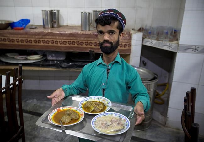 Pakistani waiter finds fame as 'Game of Thrones' look-alike | iNFOnews.ca