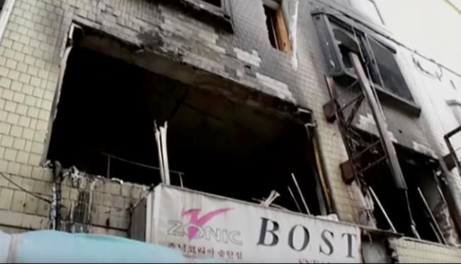 People holding blanket save mom, kids from fire in S. Korea | iNFOnews.ca