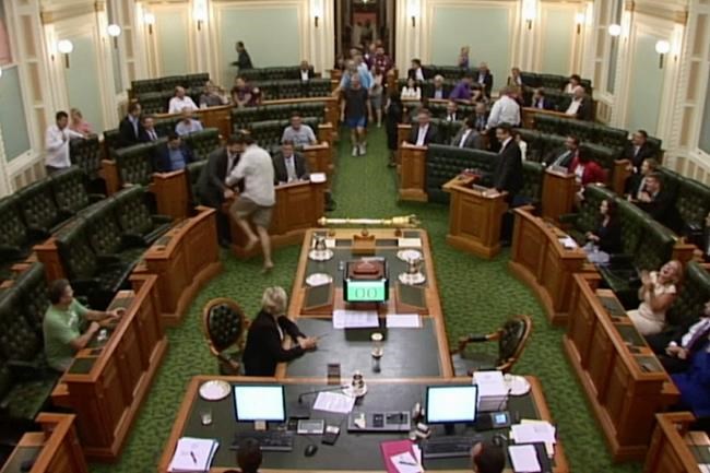 Shoeless, shirtless, breathless, Aussie lawmakers still vote | iNFOnews.ca