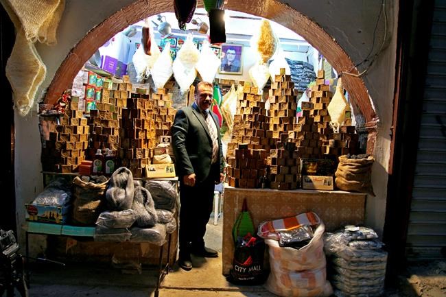 Iraqis slowly rebuild Mosul, with little aid from government | iNFOnews.ca