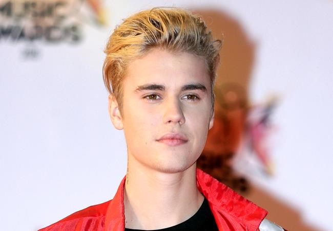Police: Bieber accidentally hits photog with pickup truck | iNFOnews.ca CP1136566476