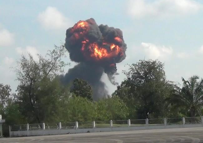 Pilot killed as Thai fighter jet crashes at air show | iNFOnews.ca
