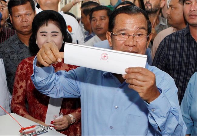 Hun Sen plays hardball to keep his grip on Cambodia | iNFOnews.ca CP296593988