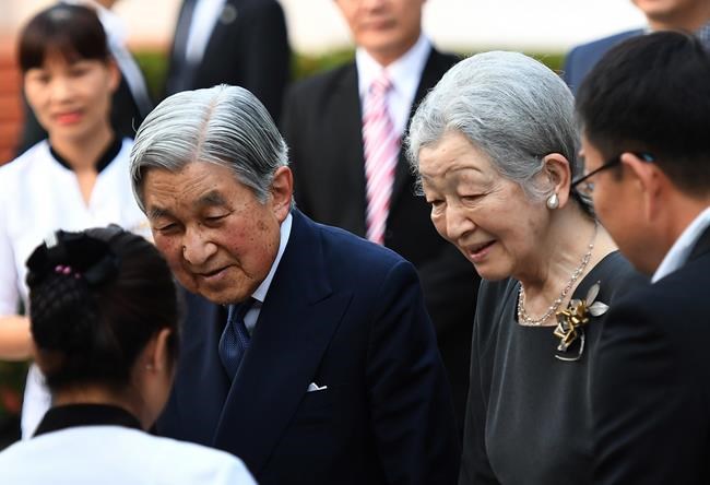 Japan's emperor pays respects to Thailand's late king | iNFOnews.ca