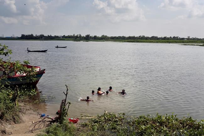 Swim class aims to stop major cause of death in Bangladesh | iNFOnews.ca