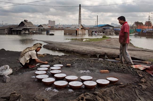 Bangladesh court orders 231 factories closed to save river | iNFOnews.ca
