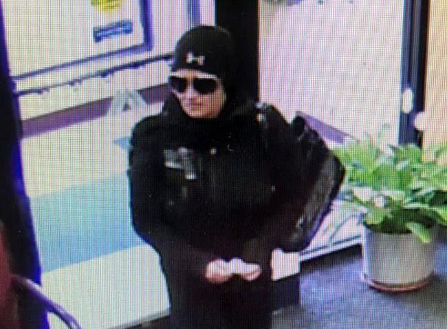 Police: Would-be bank robber gets cold feet, rips up note | iNFOnews.ca