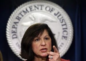14 employees at 'filthy' pharmacy charged in meningitis outbreak that killed 64 patients | iNFOnews.ca CP31147830