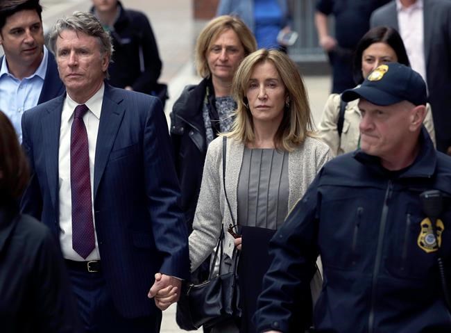 Felicity Huffman pleads guilty in college admissions scheme | iNFOnews.ca CP646611250