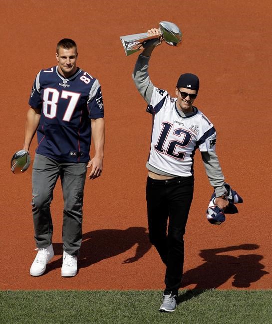 Brady's jersey stolen again, this time in fun at Fenway Park | iNFOnews.ca