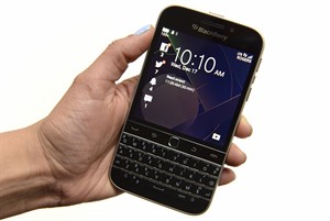 Review: BlackBerry Classic designed with old Bold, Curve users in mind | iNFOnews.ca CP31149270