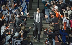 Anaheim Ducks beat Winnipeg Jets 5-4 in a shootout on Teemu Selanne's jersey retirement night | iNFOnews.ca CP31442751