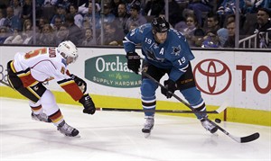 Monahan scores 4th career OT goal to lead Flames past Sharks 4-3 for 4th straight road win | iNFOnews.ca CP31524487