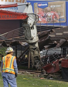 Demolition begins on San Francisco's storied Candlestick Park, the chilly former 49ers stadium | iNFOnews.ca