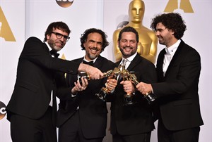 SHOW BITS: Stars linger with Lego replica Oscars | iNFOnews.ca CP32009270