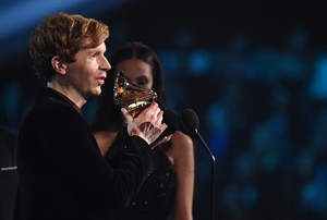 'Morning Phase' by Beck wins Grammy for album of the year | iNFOnews.ca CP31821569