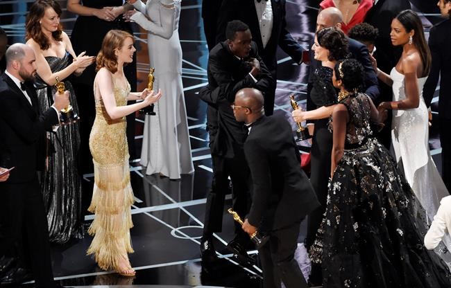 Film academy apologizes for Oscars best picture gaffe | iNFOnews.ca