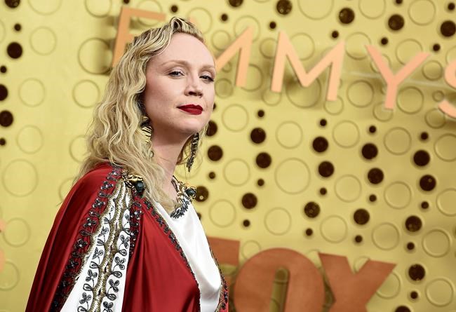 Pink and red combos, Hollywood gold on the Emmys carpet | iNFOnews.ca
