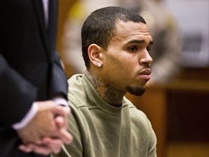 Judge revokes Chris Brown's probation in Rihanna case over travel, community service issues | iNFOnews.ca CP31494526