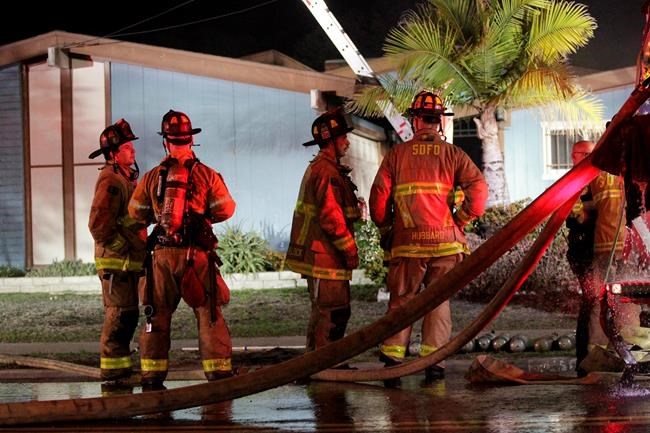 2 dead after small plane crashes into house in San Diego | iNFOnews.ca