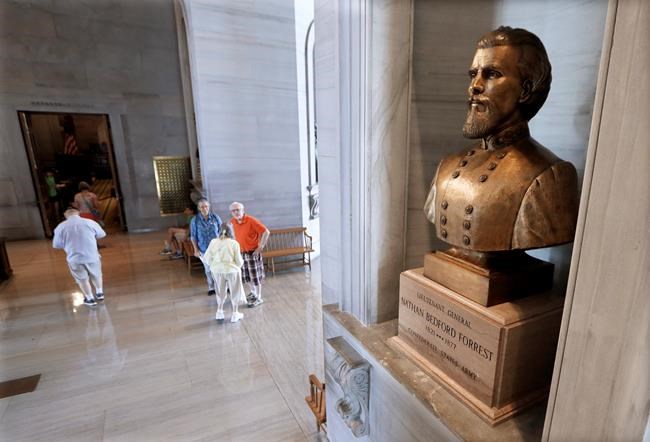 2 arrested, protested Confederate bust at Tennessee Capitol | iNFOnews.ca