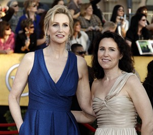 Los Angeles judge finalizes actress Jane Lynch's divorce from psychologist | iNFOnews.ca CP30471878