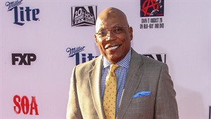 Study: Career roadblock for women, minorities as entry-level TV directing jobs go to white men | iNFOnews.ca CP31417240