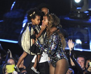 AP Source: BET suspends producer after joke about Beyonce and Jay Z's daughter Blue Ivy's hair | iNFOnews.ca CP29654805