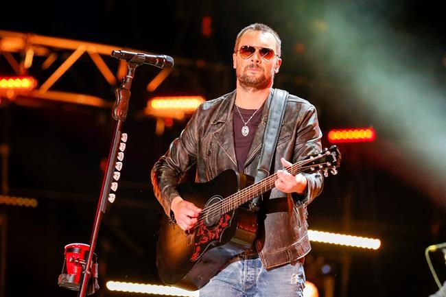 Eric Church breaks down in tribute to Vegas shooting victims | iNFOnews.ca