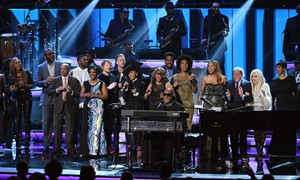 Stevie Wonder savors all-star tribute including Beyonce, Lady Gaga, Babyface, Annie Lennox | iNFOnews.ca CP31887887
